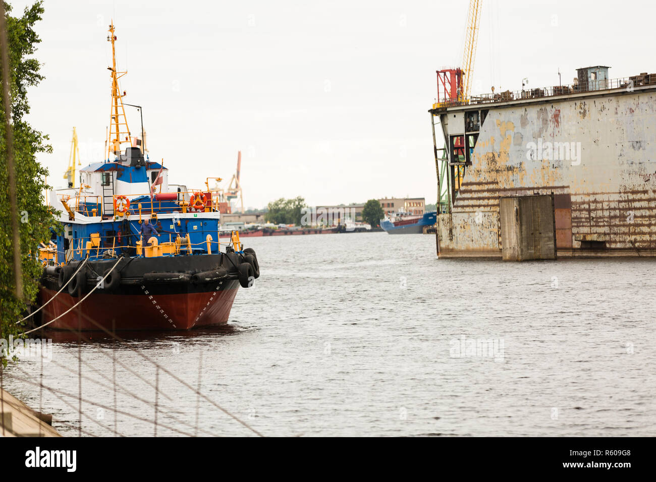 Werftindustrie, Schiffsbau, schwimmenden Trockendock in Werft Stockfoto