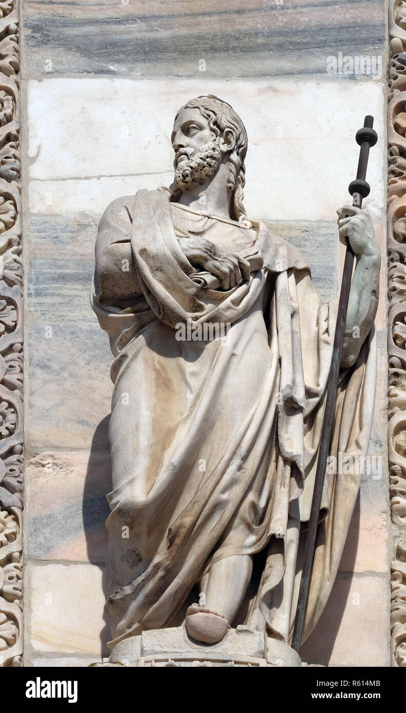Apostel, Statue auf der Fassade der Mailänder Dom, Duomo di Santa Maria Nascente, Mailand, Lombardei, Italien Stockfoto