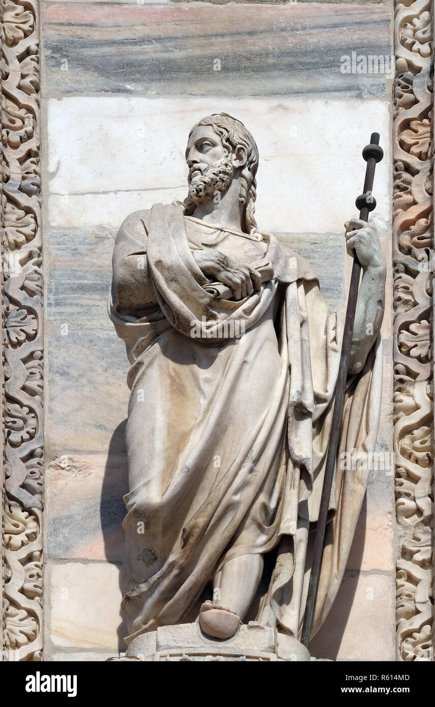 Apostel, Statue auf der Fassade der Mailänder Dom, Duomo di Santa Maria Nascente, Mailand, Lombardei, Italien Stockfoto