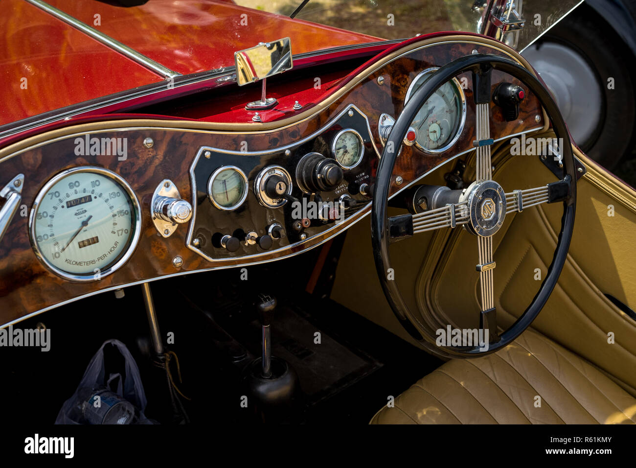 PAAREN IM GLIEN, Deutschland - 19. MAI 2018: In einem Sportwagen MG TC Midget. Oldtimer-show 2018 sterben. Stockfoto