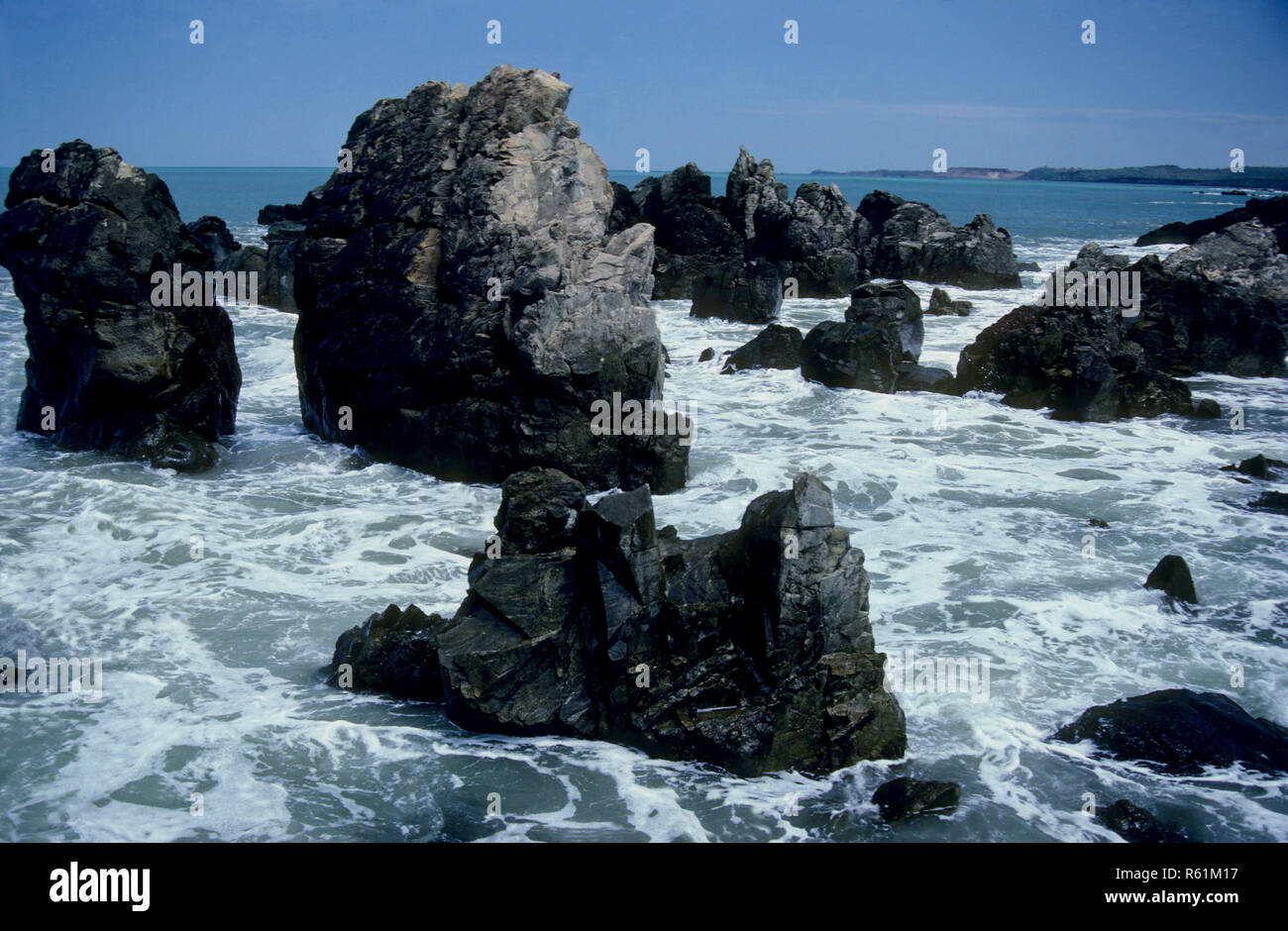 Meer mit Felsen, Goa, Indien Stockfoto