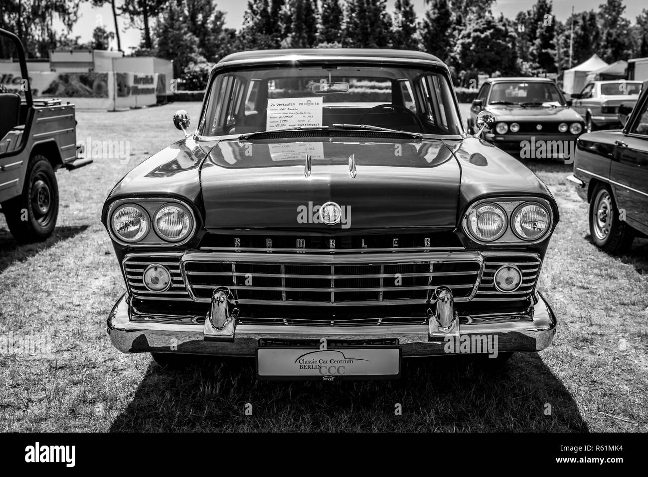 PAAREN IM GLIEN, Deutschland - 19. MAI 2018: Mittelklasse AMC Rambler Sechs benutzerdefinierte Cross Country Station, 1958. Schwarz und Weiß. Oldtimer-show 2018 sterben. Stockfoto