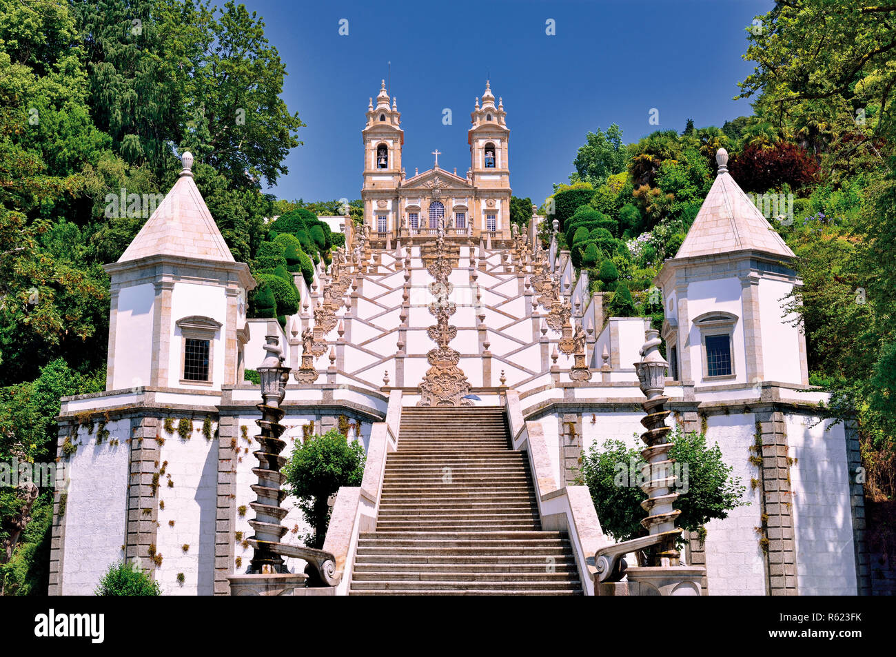 Außentreppe der Wallfahrtskirche Bom Jesus do Monte in Braga Stockfoto
