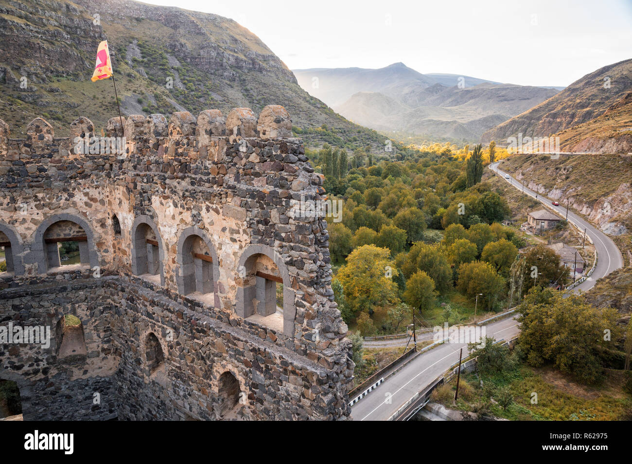 Schönes Top Aussicht von der Burg Khertvisi zum Tal der Kura, Georgien Stockfoto