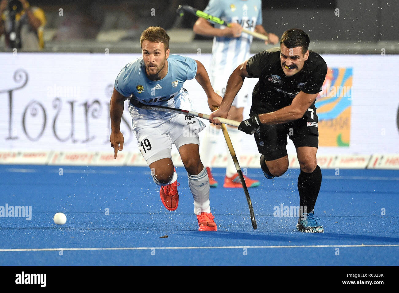 Bhubaneswar, Indien vom 3. Dezember 2018 Wm Hockey: Spanien gegen Frankreich Tomas Bettaglio von Argentinien, Nick Ross von Neuseeland Credit: Orange Bilder vof/Alamy leben Nachrichten Stockfoto