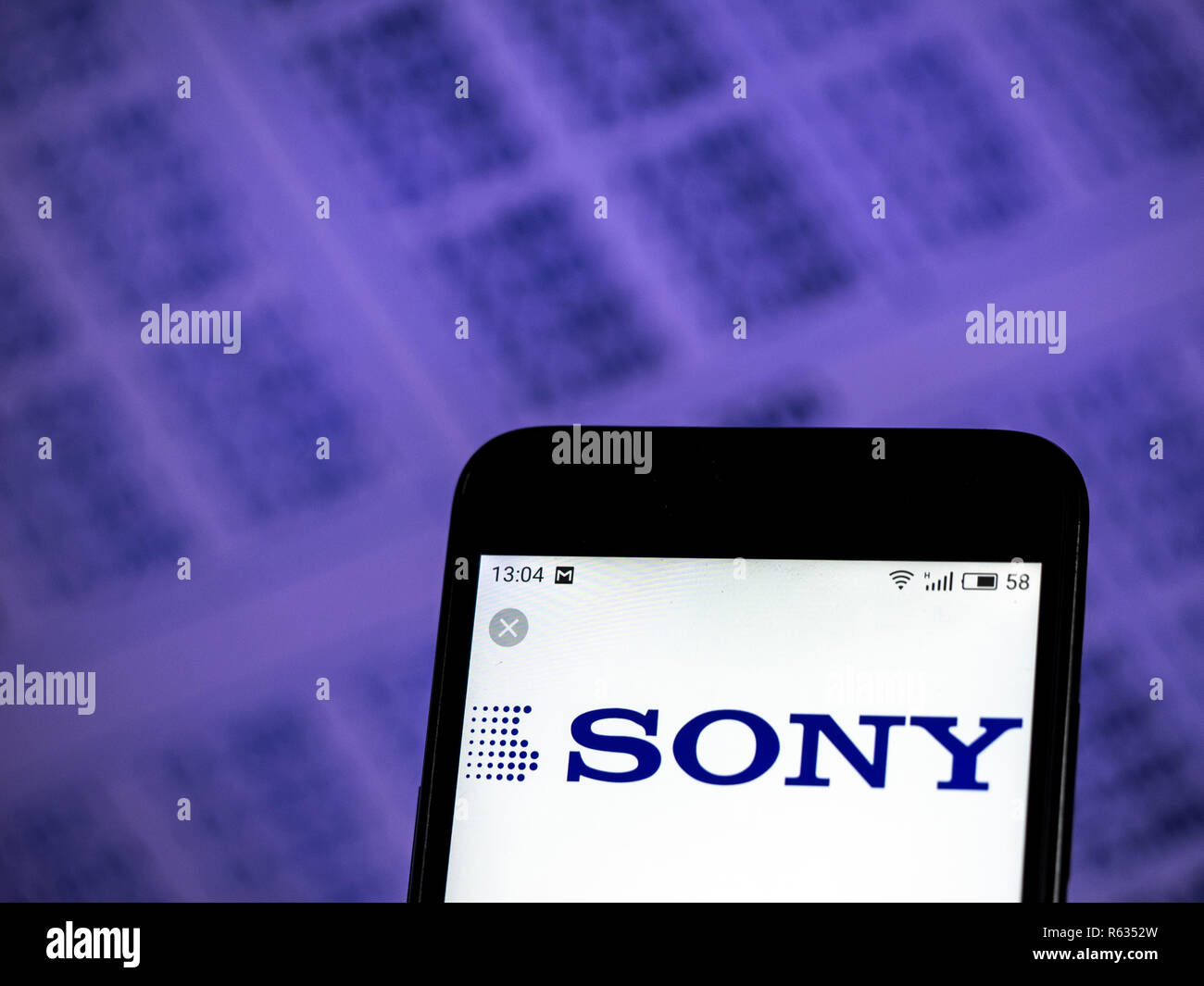 Kiew, Ukraine. 3 Dez, 2018. Sony Corporation Logo auf dem Smartphone angezeigt. Quelle: Igor Golovniov/SOPA Images/ZUMA Draht/Alamy leben Nachrichten Stockfoto