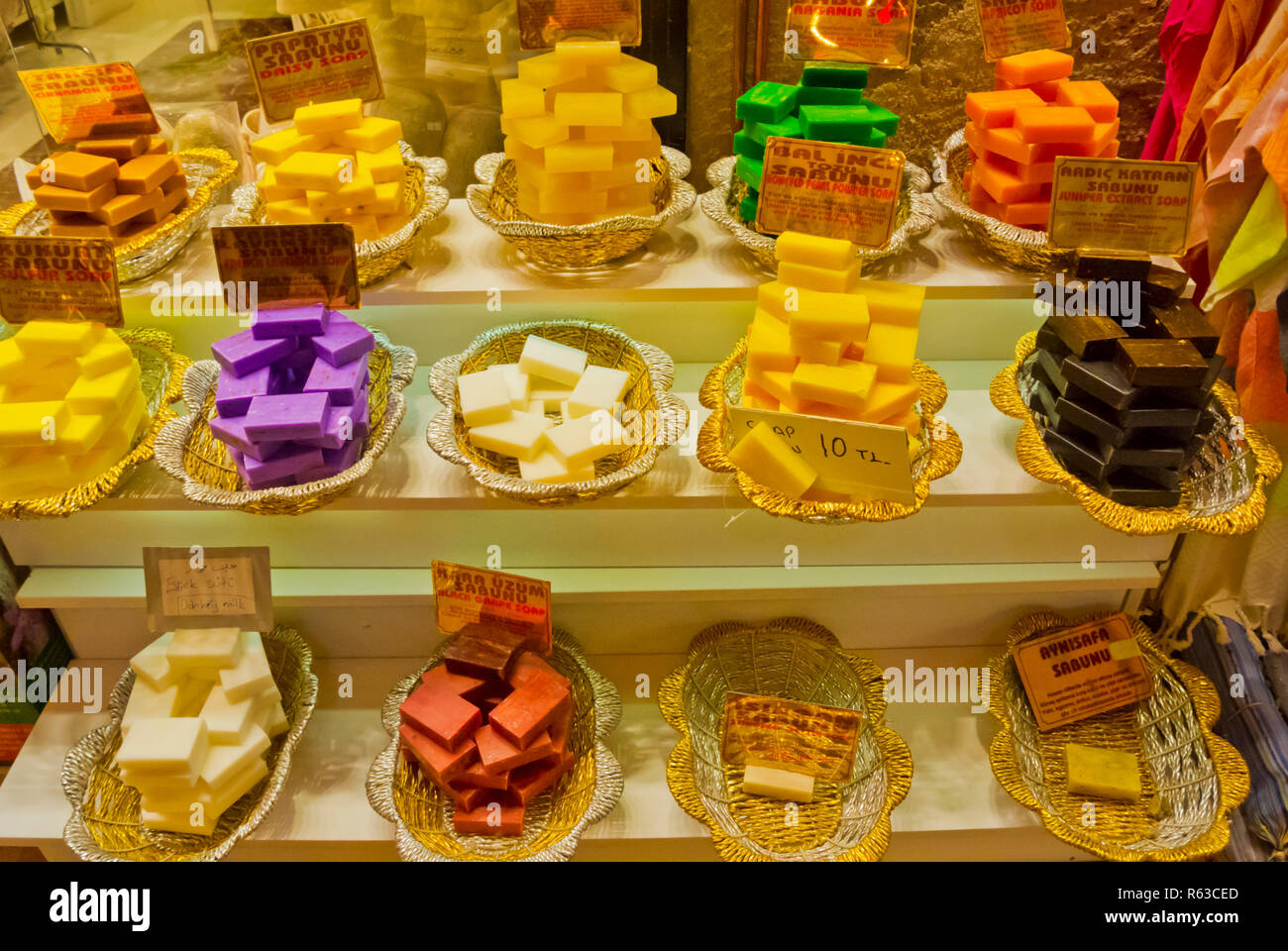 Seifenstücke, Misir Carsisi, Spice Bazaar, Fatih, Istanbul, Türkei, Eurasien Stockfoto