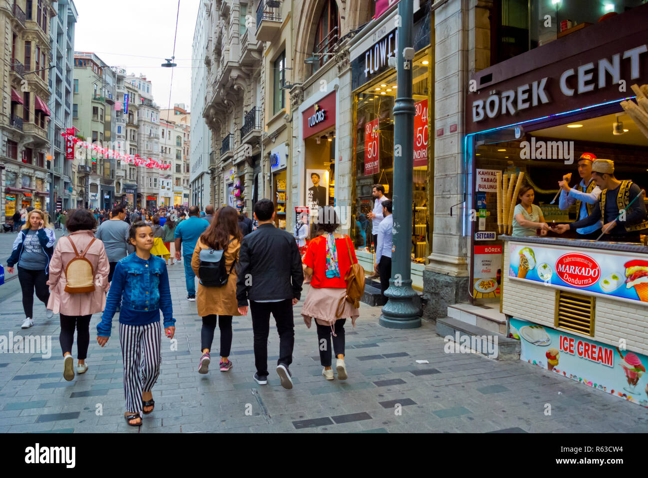 Die Istiklal Caddesi, Beyoglu, Istanbul, Türkei, Eurasien Stockfoto