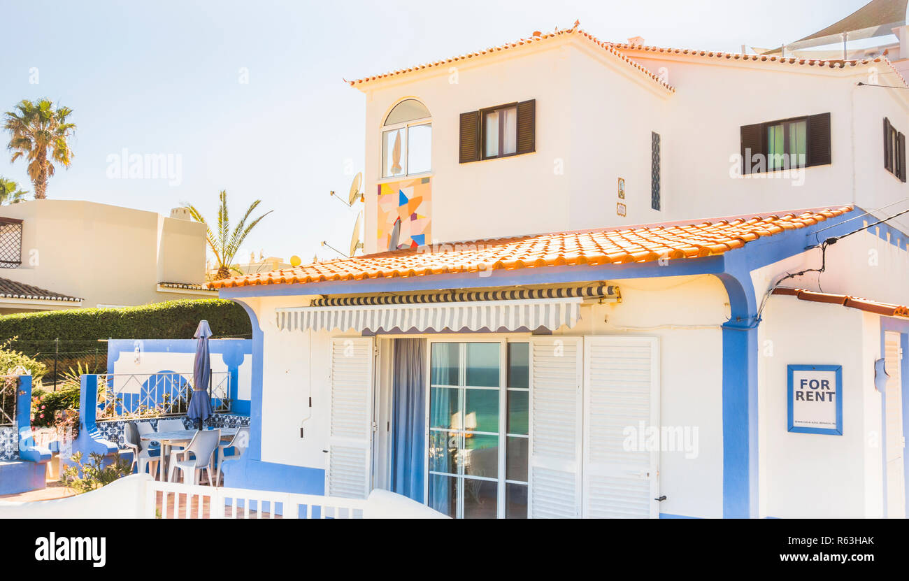 Ferienhaus zu vermieten in Benagil Strand Stockfoto