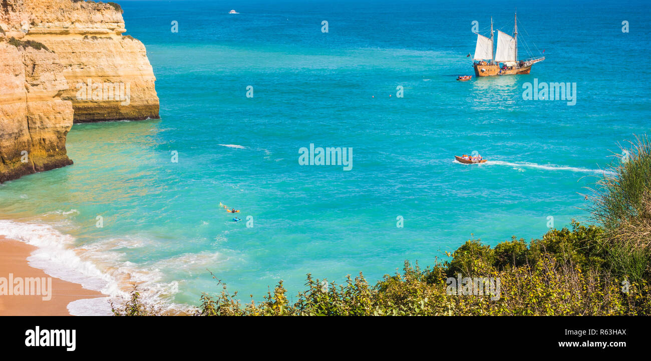 Mast Segelschiff, Ausflüge an der Algarve Küste in benagil Stockfoto