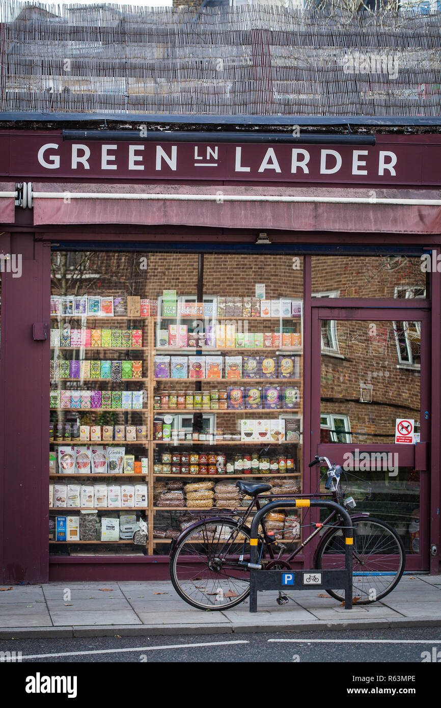 Grüne Speisekammer shop auf Green Lanes, Stoke Newington, Hackney, London, UK, England Stockfoto