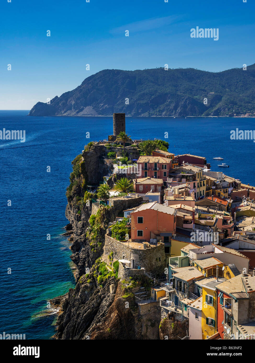 Bunte Häuser an der Küste, Weltkulturerbe der UNESCO, Vernazza, Cinque Terre, Ligurien, Italien, Europa Stockfoto
