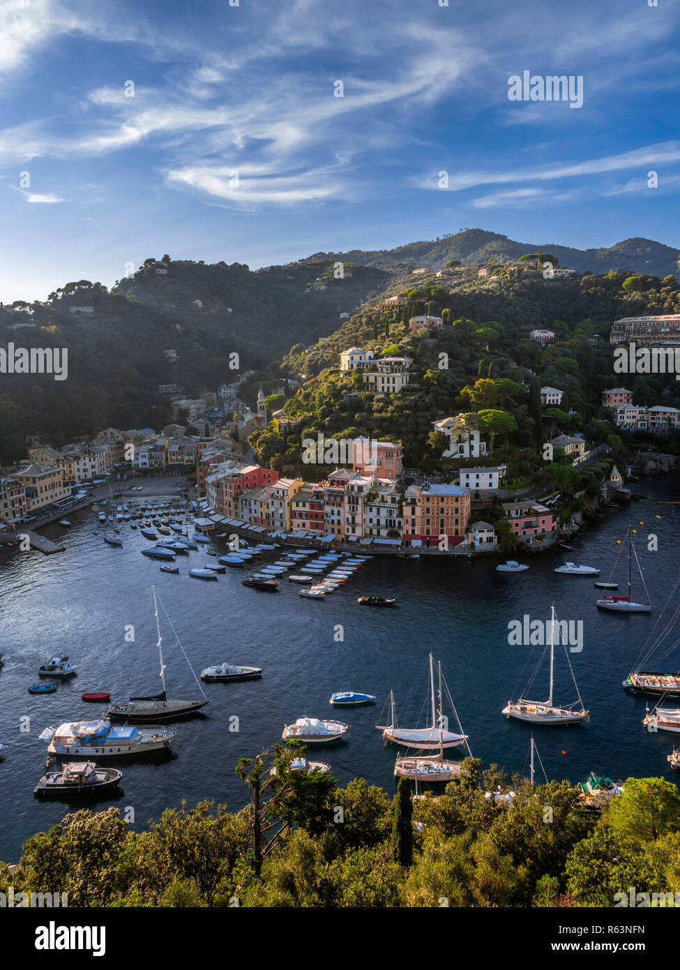 Anzeigen von Portofino, Golfo Paradiso, der Provinz Genua, der Riviera di Levante, Ligurien, Italien, Europa Stockfoto