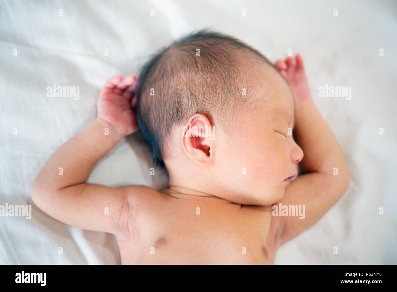 Schlafen neugeborene baby boy. Stockfoto