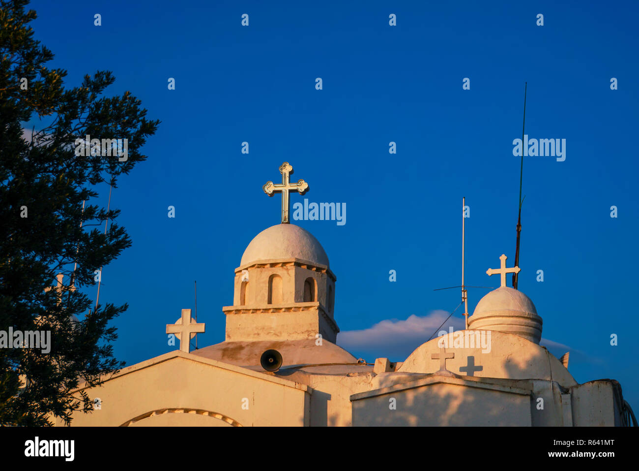 Äußere des Agios Georgios (St. George) Kirche an der Spitze des Berg Lycavittos in Athen, Griechenland Stockfoto