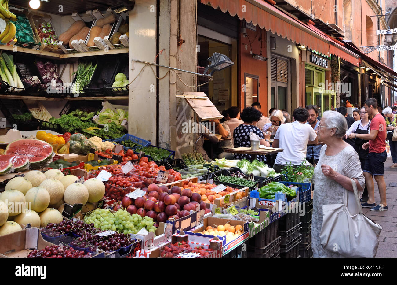 Markt Lebensmittelhändler, Bologna, Italien, Italienisch. (Region Emilia-Romagna) Stockfoto
