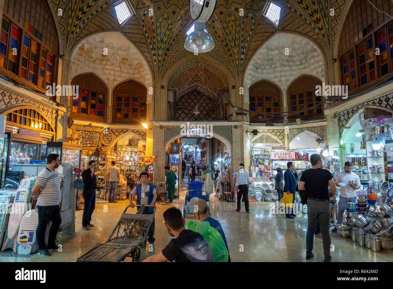 Teheran, Iran - Juni, 2018: der Große Basar in Teheran, Iran. Der Große Basar ist einem alten historischen Basar in Teheran, Iran. Stockfoto