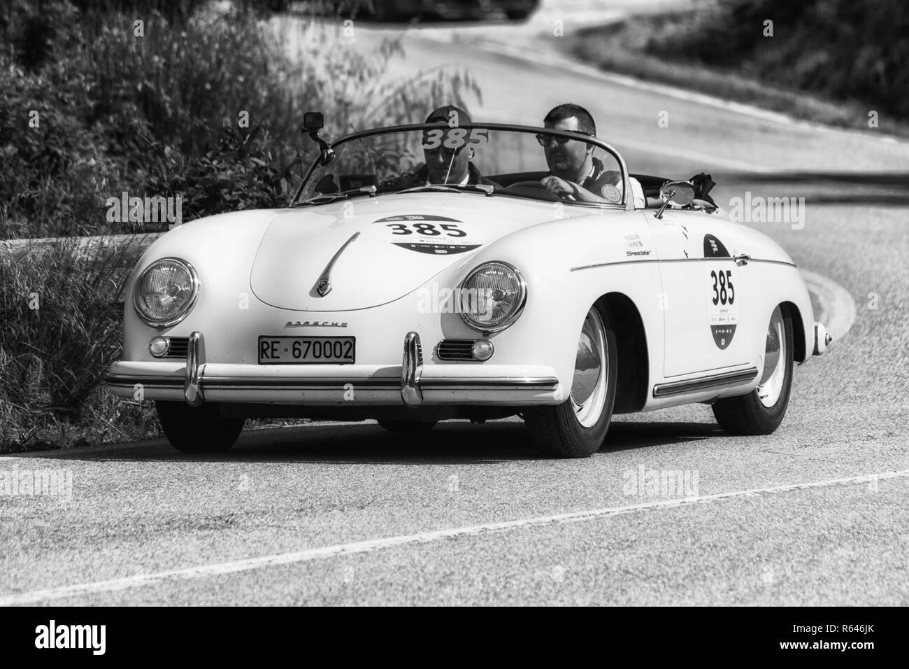 PESARO COLLE SAN BARTOLO, Italien, 17. Mai - 2018: Porsche 356 Speedster 1500 1955 auf einem alten Rennwagen Rallye Mille Miglia 2018 die berühmten italienischen Stockfoto