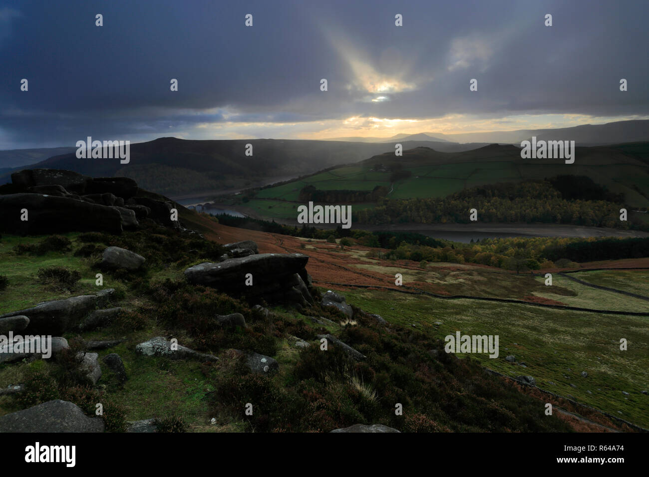 Sonnenuntergang über den Derwent Mauren, Obere Derwent Valley Nationalpark Peak District, Derbyshire, England, Großbritannien Stockfoto