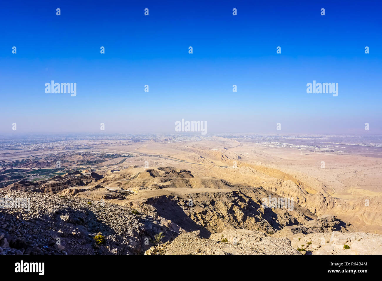 Al Ain Jabal Hafeet Berg Aussicht auf die Landschaft von Oman mit blauem Himmel Hintergrund Stockfoto