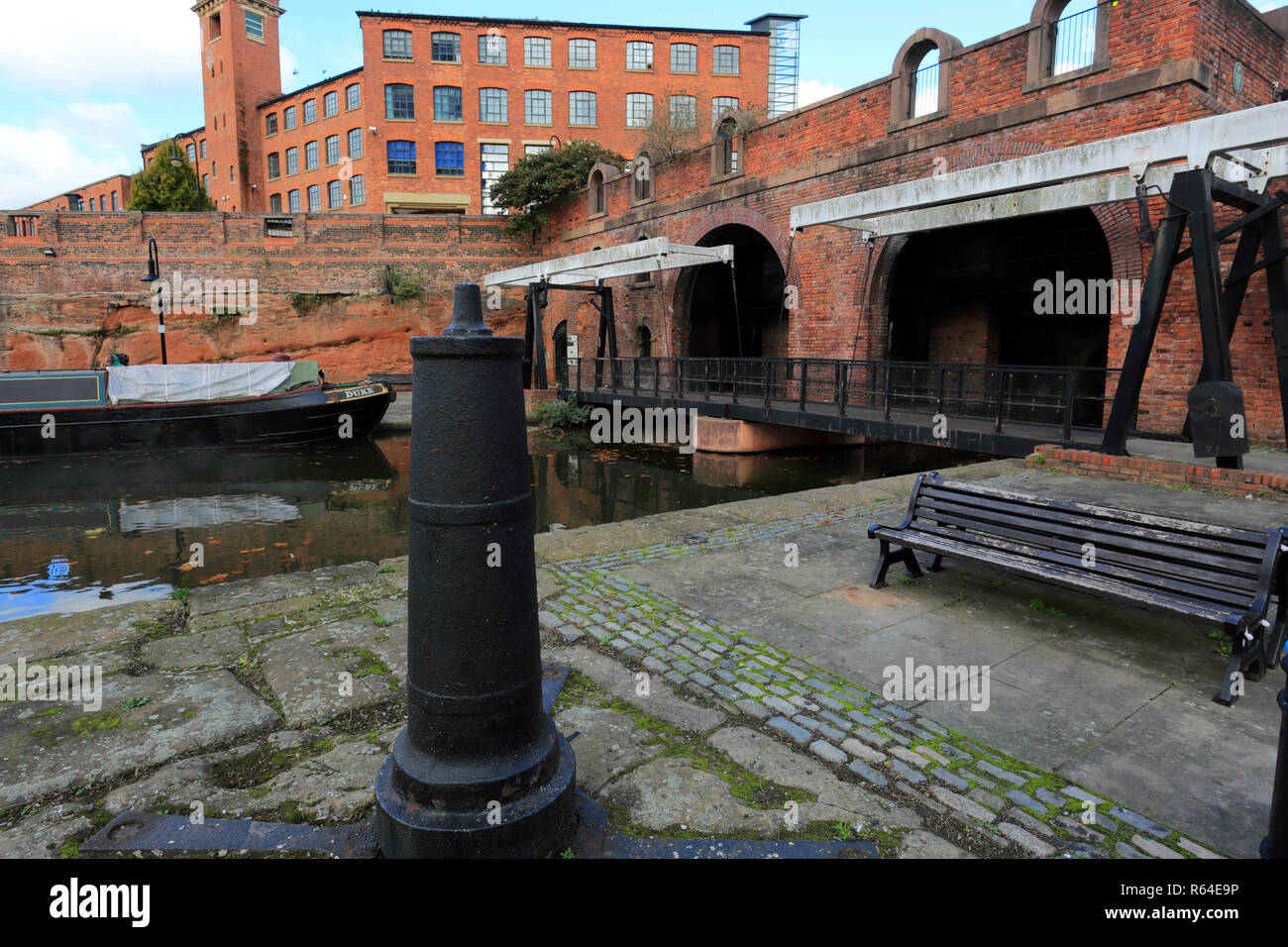 Das lebensmittelgeschäft Lager Ruinen und Bridgewater Canal, Castlefield, Manchester, Lancashire, England, Großbritannien Stockfoto