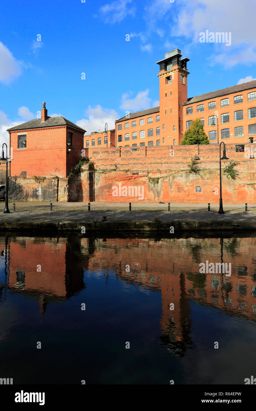 Das lebensmittelgeschäft Lager Ruinen und Bridgewater Canal, Castlefield, Manchester, Lancashire, England, Großbritannien Stockfoto