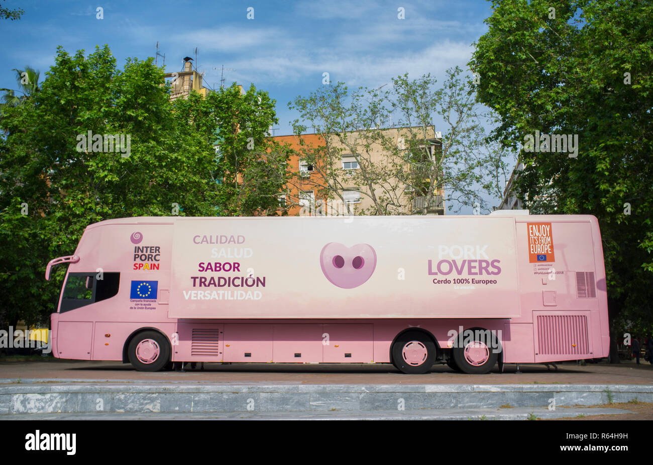 Badajoz, Spanien - Mai 23th, 2018: Schweinefleisch Liebhaber Tour Bus in der Stadt geparkt. Interporc Organisation Medien Kampagne Stockfoto