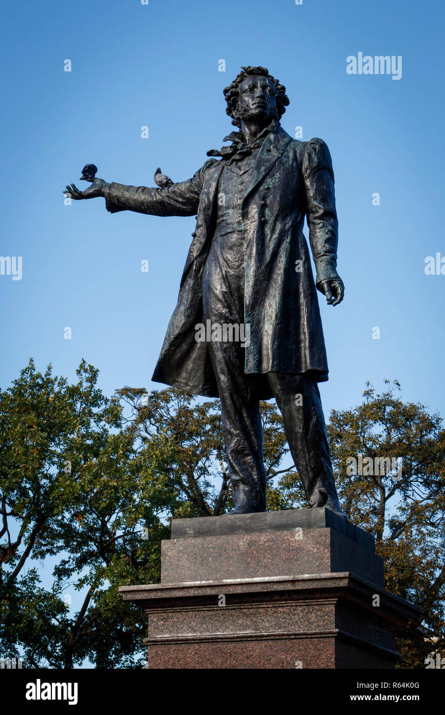 Statue von pushkin Fotos und Bildmaterial in hoher Auflösung Alamy