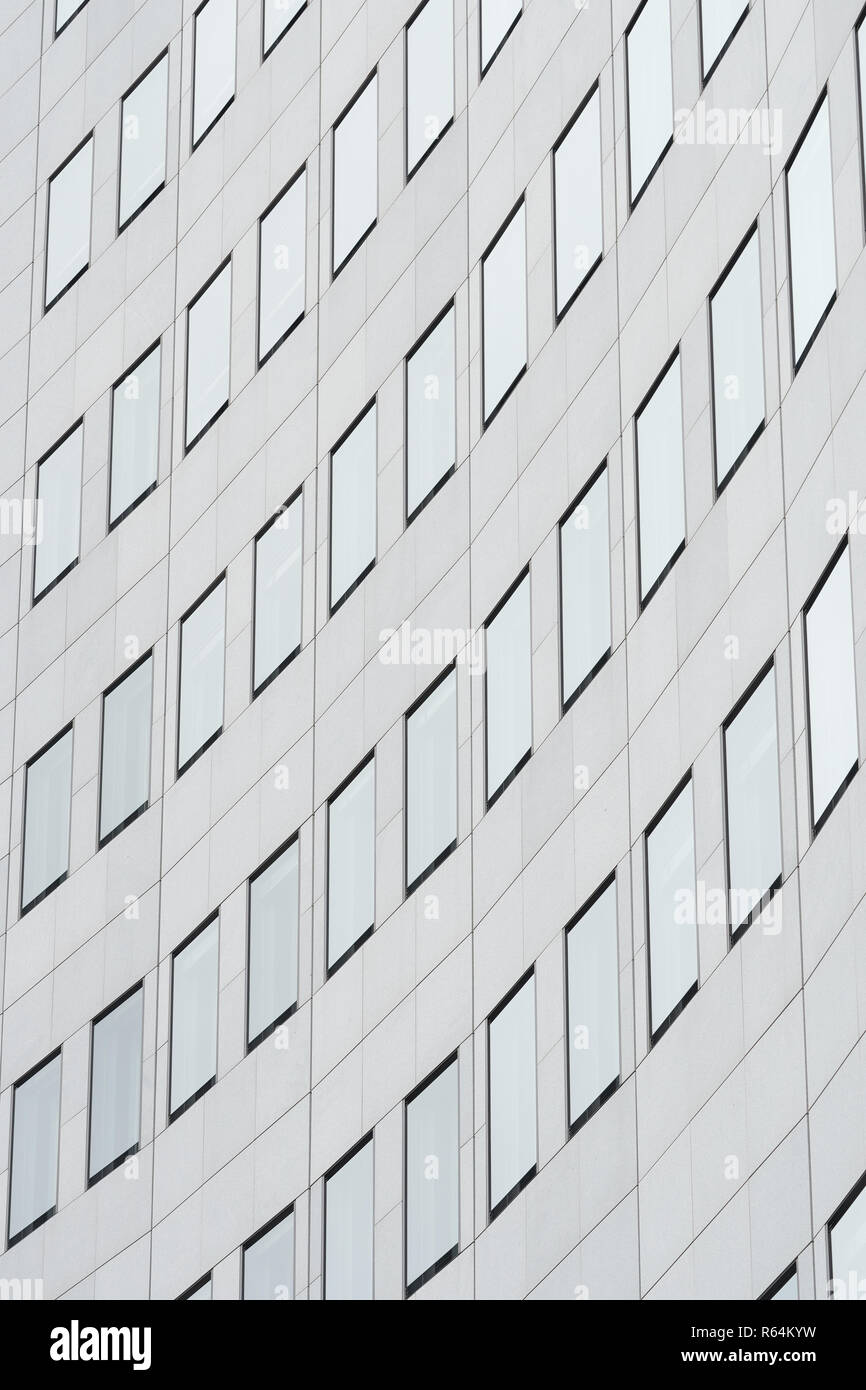 Fassade eines Wolkenkratzers in der Innenstadt von Leipzig in Deutschland Stockfoto