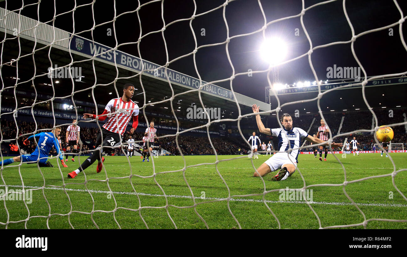 West Bromwich Albion Jay Rodriguez (rechts) schießt in Richtung Ziel während der Skybet Championship Match in West Bromwich, West Bromwich. Stockfoto