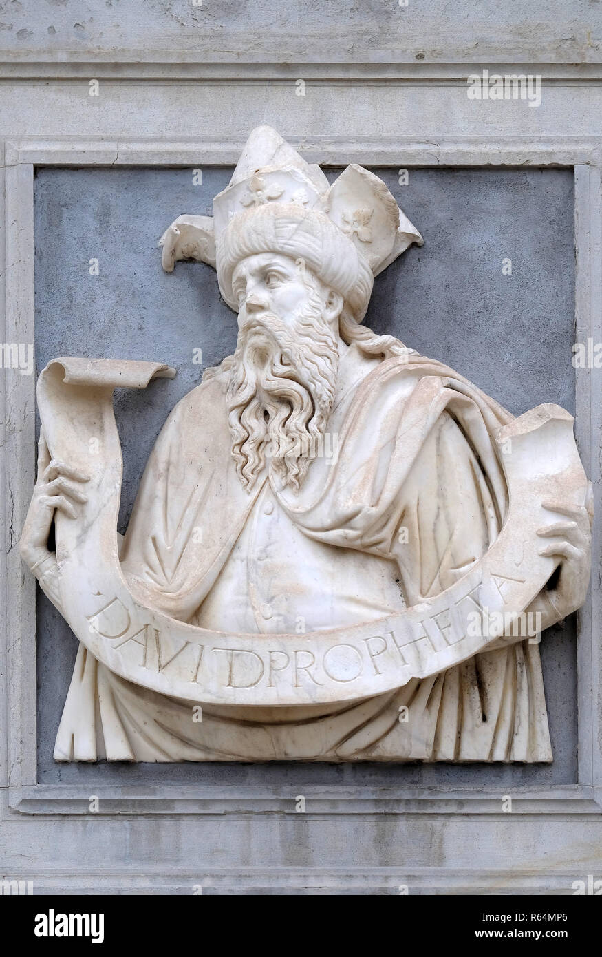 Prophet David, Relief auf dem Portal der Kathedrale Saint Lawrence in Lugano, Schweiz Stockfoto