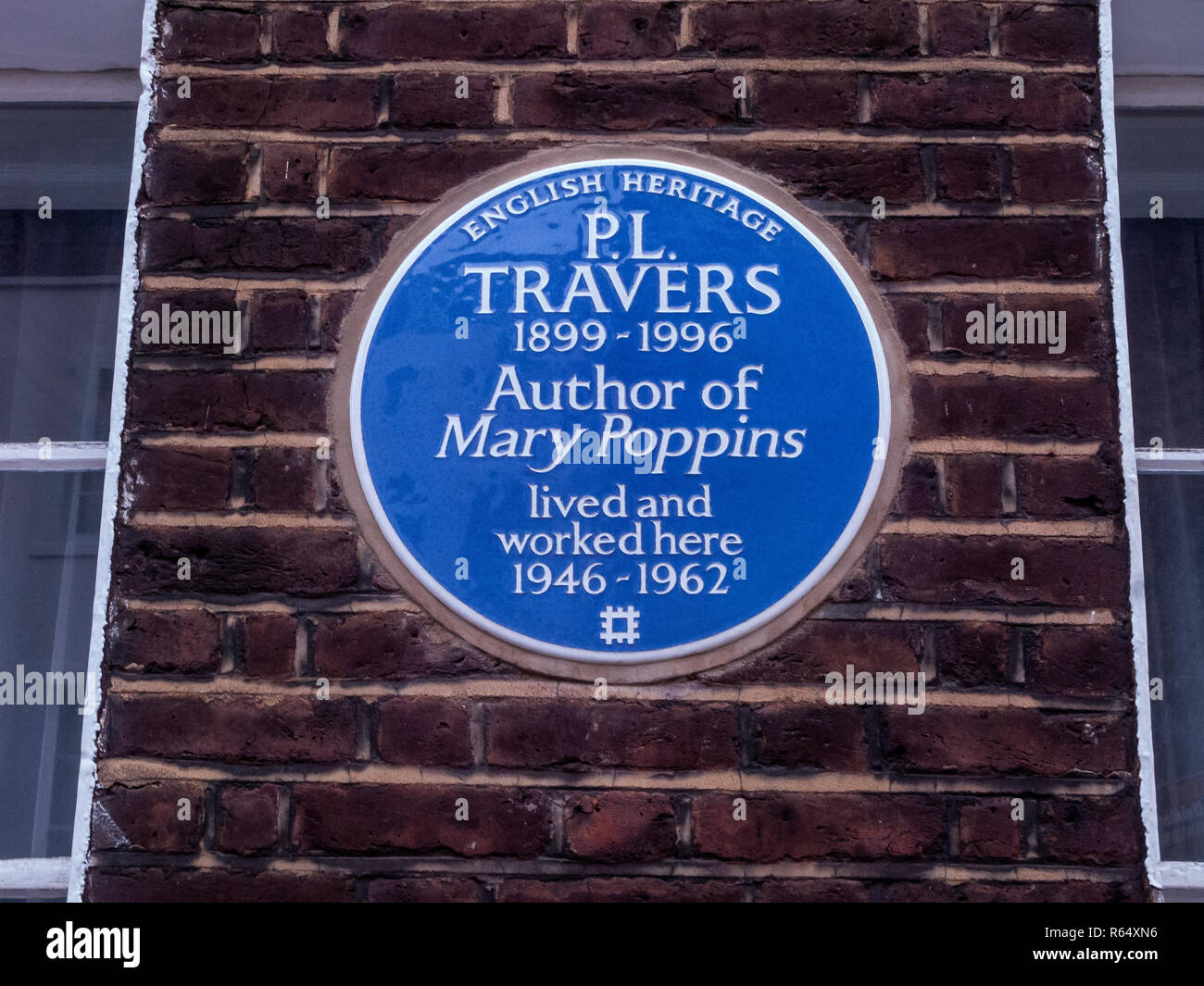 P L Travers, Autor von Mary Poppins, blaue Plakette Stockfoto