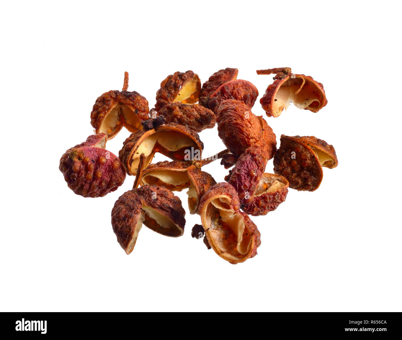 Sichuan Pfeffer, Szechuan Pfeffer, Szechuan Pfeffer oder Szechuan Pfeffer auf weißem Hintergrund. Volle Tiefenschärfe. Stockfoto