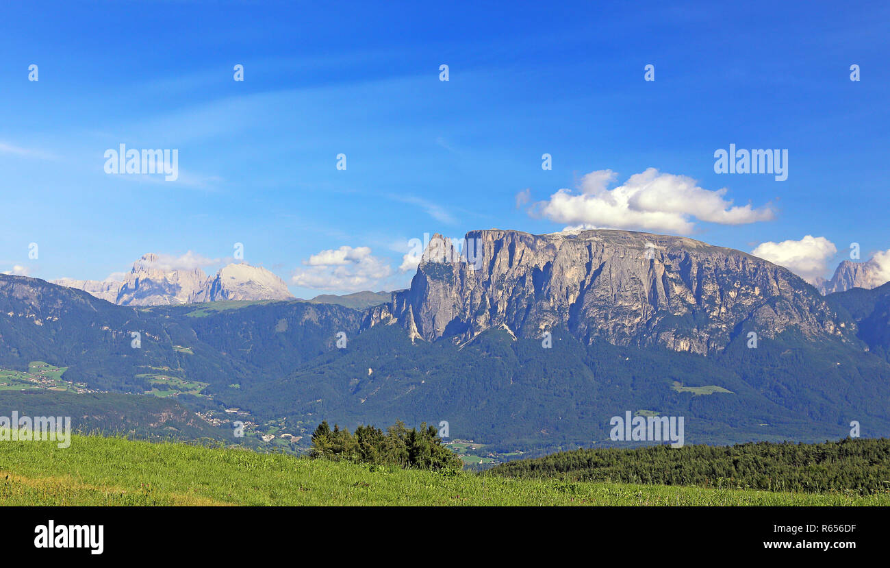 Der Schlern bei Bozen von Ritten aus gesehen Stockfoto