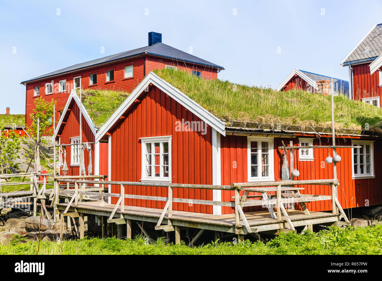 Sod-roofed Häuser in der Stadt, in der Lofoten, Norwegen. Stockfoto