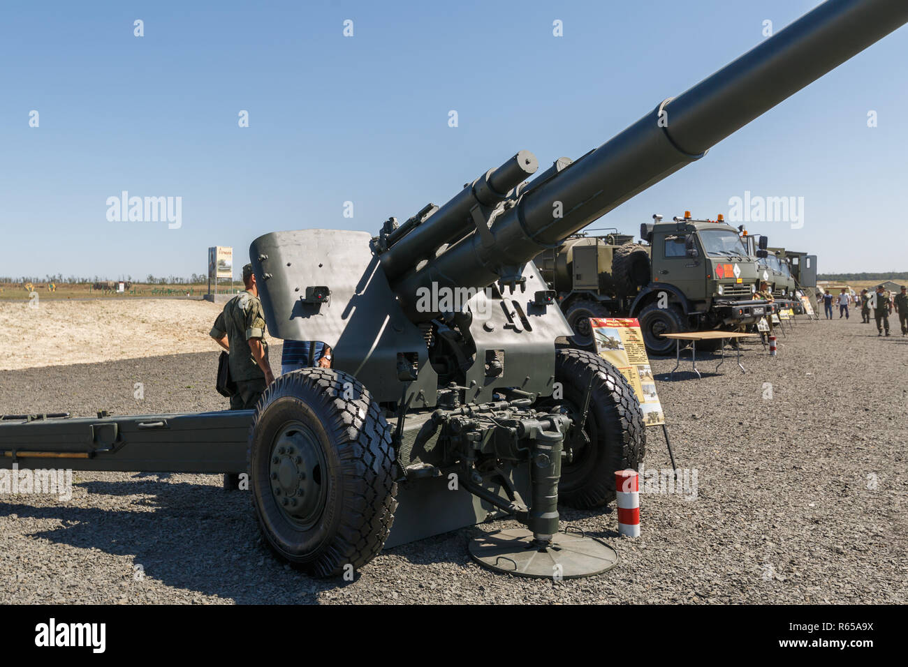 Internationale militärische technische Forum' Armee 2018". Sowjetische abgeschleppt 152,4 mm Haubitze 2 65 Msta-B Stockfoto