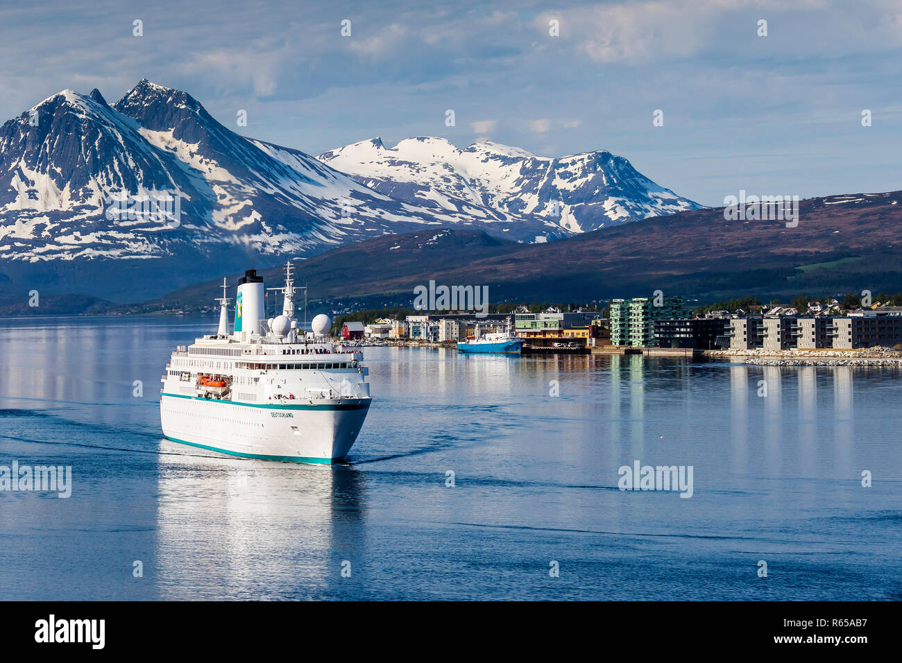 Das Expeditionsschiff Deutschland im Hafen von Tromsø, Norwegen. Stockfoto