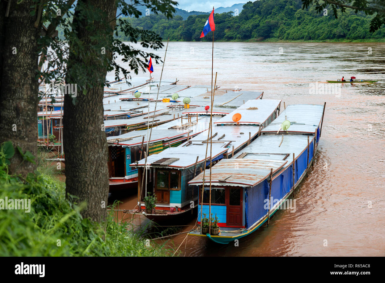 Boote auf dem Mekong River, Luang Prabang, Louangphabang Provinz, Laos Stockfoto