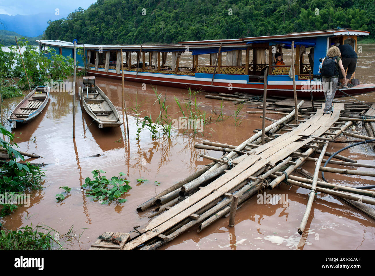 Boote auf dem Mekong River, Luang Prabang, Louangphabang Provinz, Laos Stockfoto