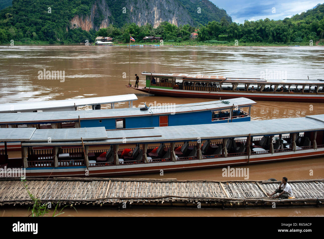 Boote auf dem Mekong River, Luang Prabang, Louangphabang Provinz, Laos Stockfoto