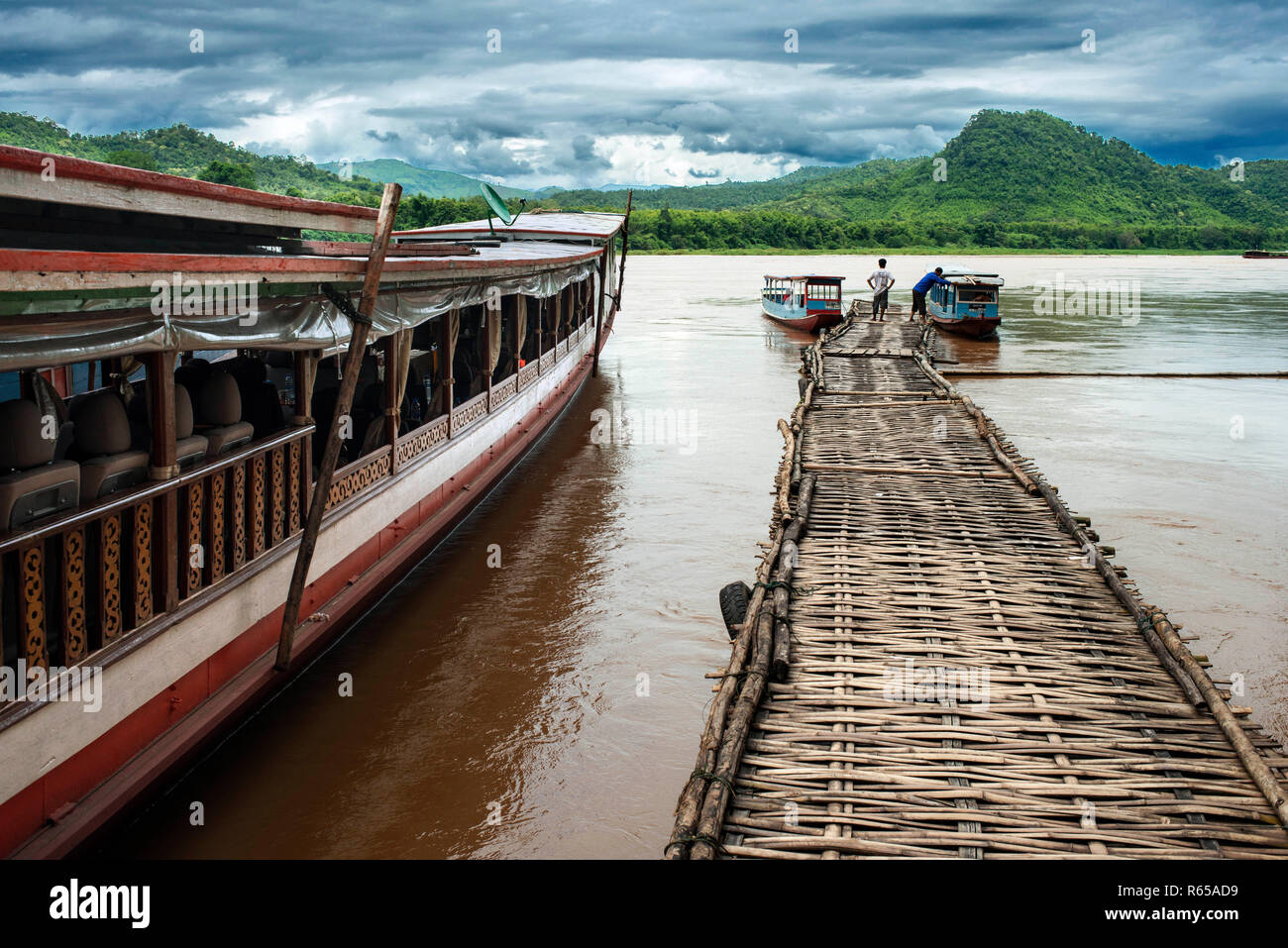 Boote auf dem Mekong River, Luang Prabang, Louangphabang Provinz, Laos Stockfoto