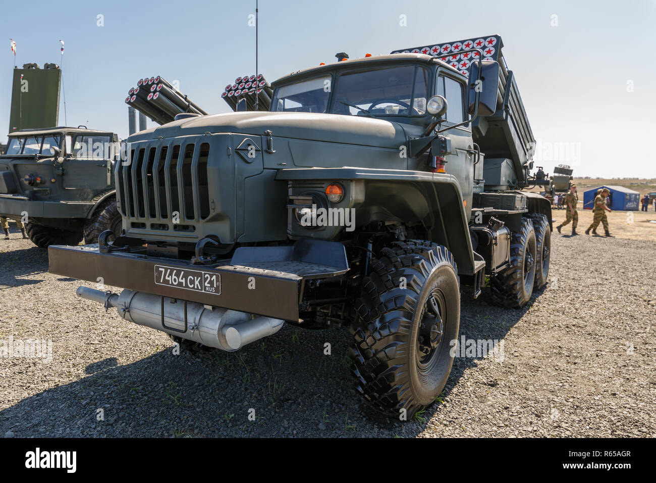 Internationale militärische technische Forum' Armee 2018". Bekämpfung von Fahrzeug 2 B 17 M1 des Multiple Launch Rocket System9K 51 Tornado-G Stockfoto