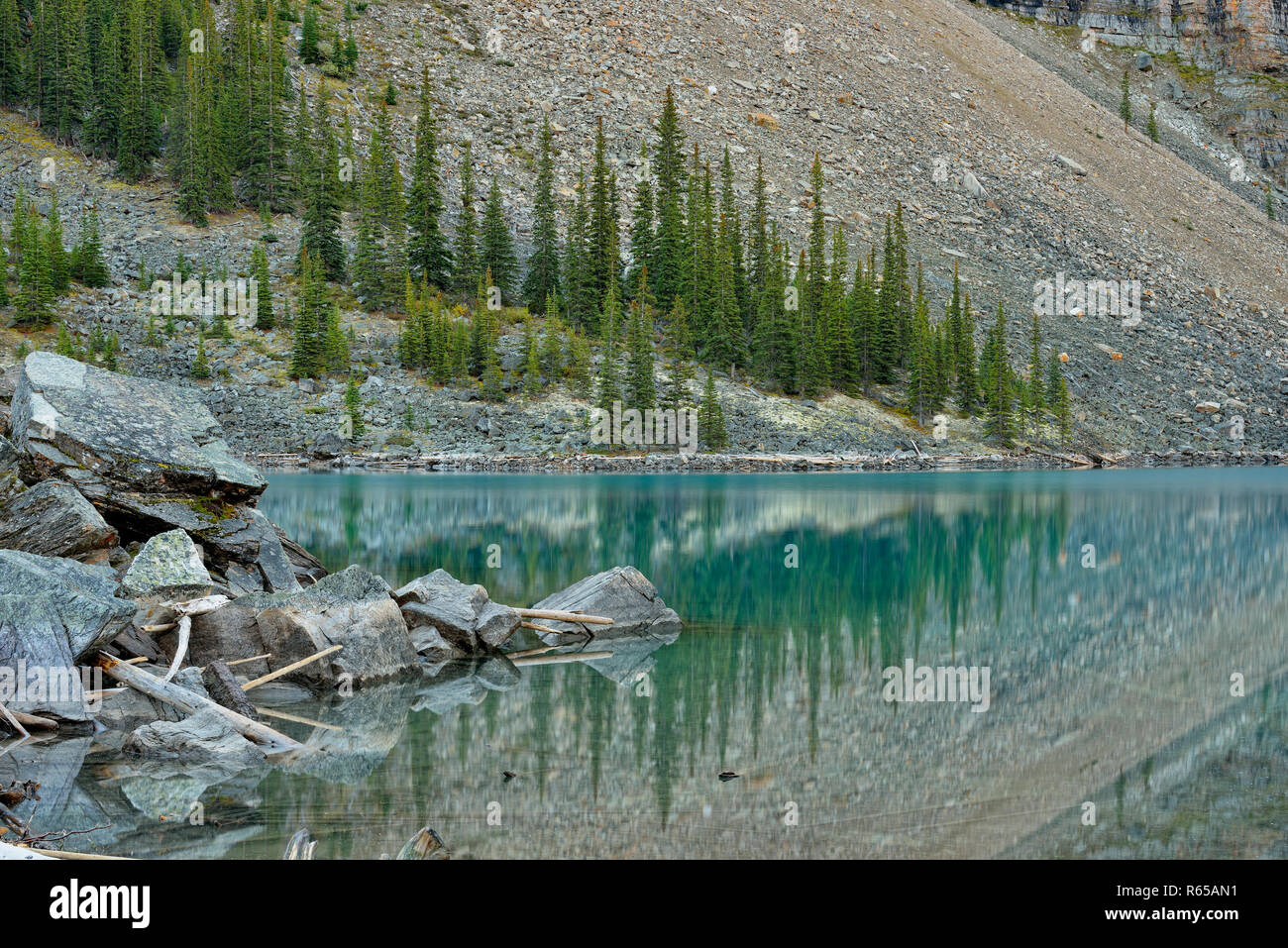 Schutthalden in Moraine Lake, Banff National Park, Alberta, Kanada wider Stockfoto
