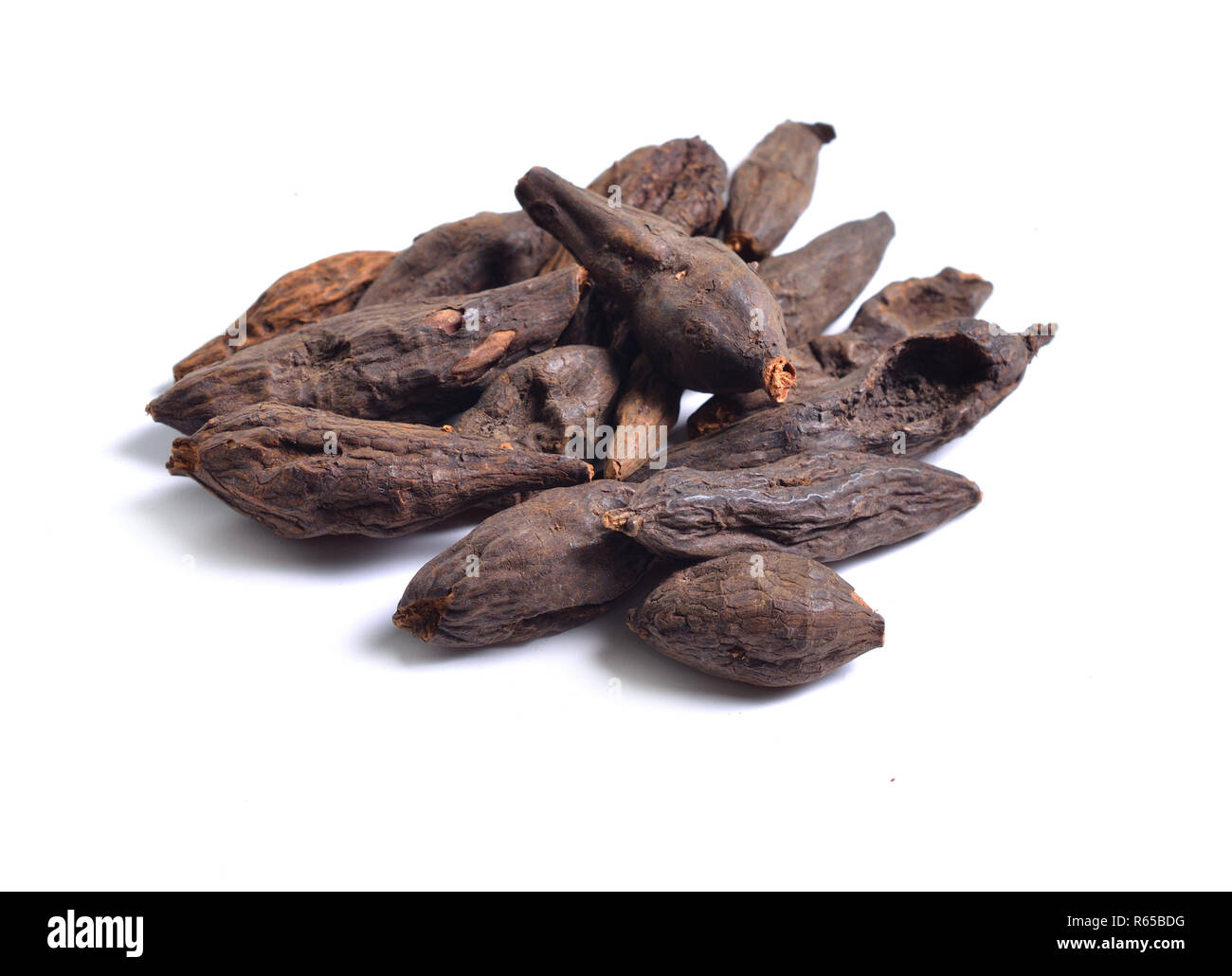 Getrocknete Heilpflanzen Rohstoffe isoliert auf Weiss. Wurzel Filipendula Stockfoto