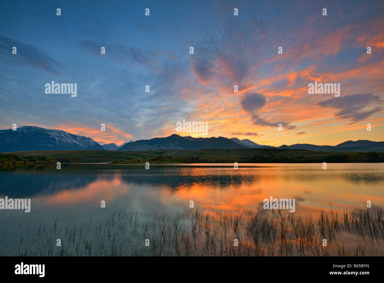 Sonnenuntergang am Maskinonge See, Waterton Lake National Park, Alberta, Kanada Stockfoto