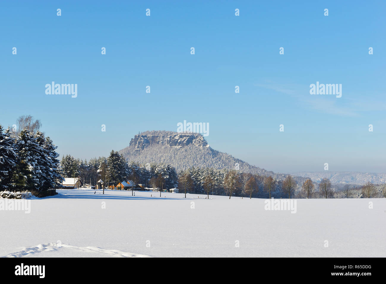Lilienstein im Winter Stockfoto