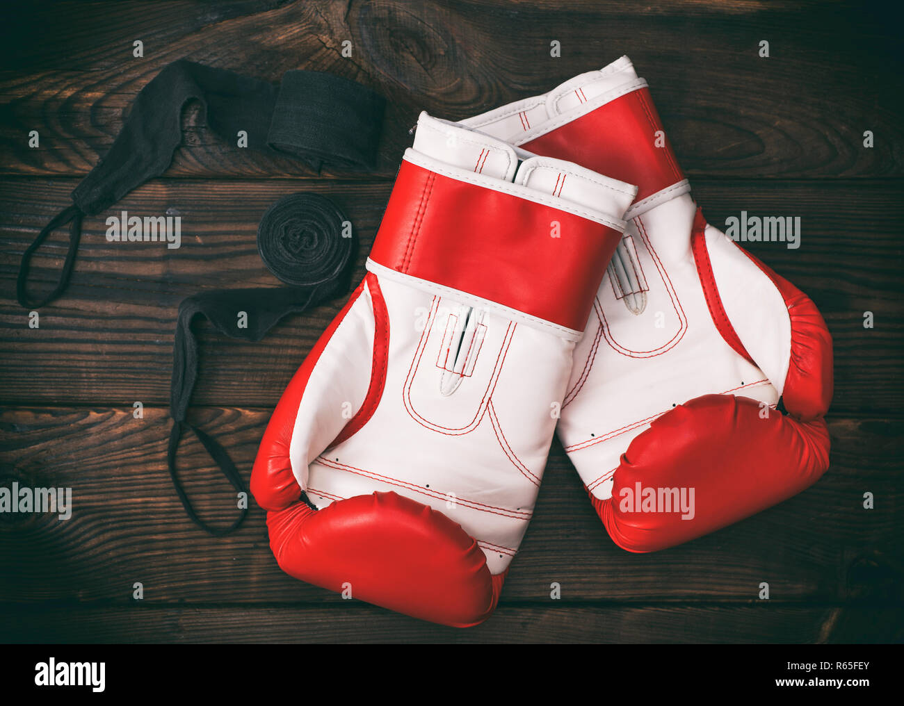 Ein paar Leder rot Boxhandschuhe Stockfoto