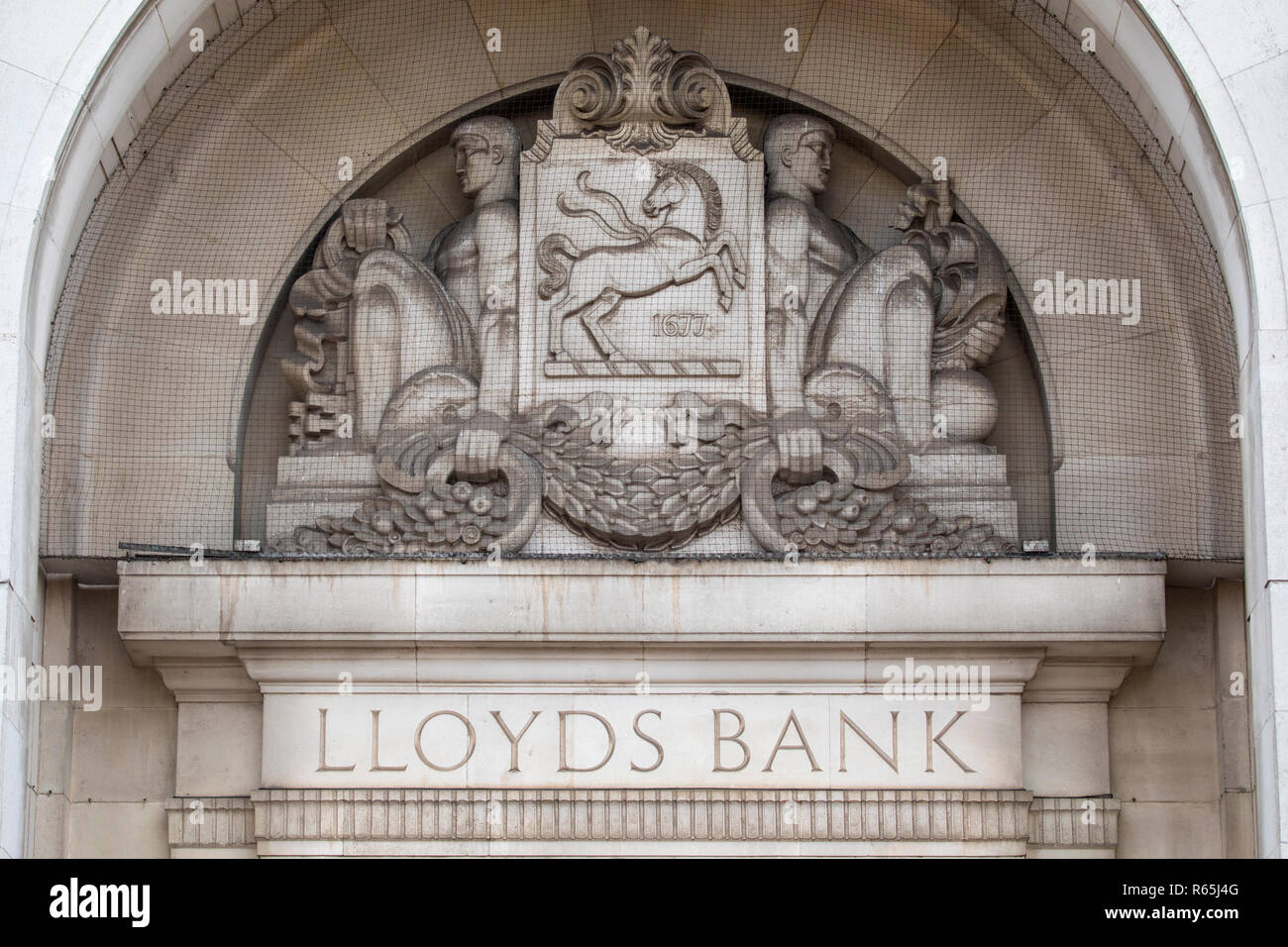 COVENTRY, Großbritannien - 26.JULI 2018: die kunstvoll geformten Fassade der Lloyds Bank in der historischen Stadt Coventry, Großbritannien, am 26. Juli 2018. Stockfoto