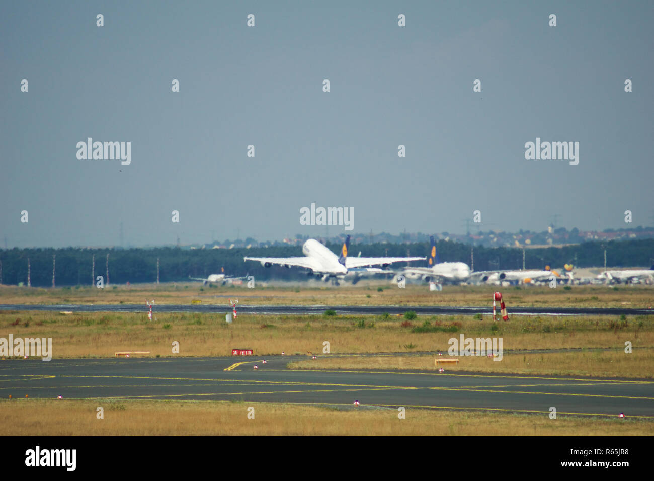 FRANKFURT, Deutschland - 09.Juni.2017: Lufthansa Airbus A380 MSN 66-D-aimf Flugzeug Abflug vom Flughafen. A380 ist das Flaggschiff der Lufthansas Flugzeug Flotte Stockfoto