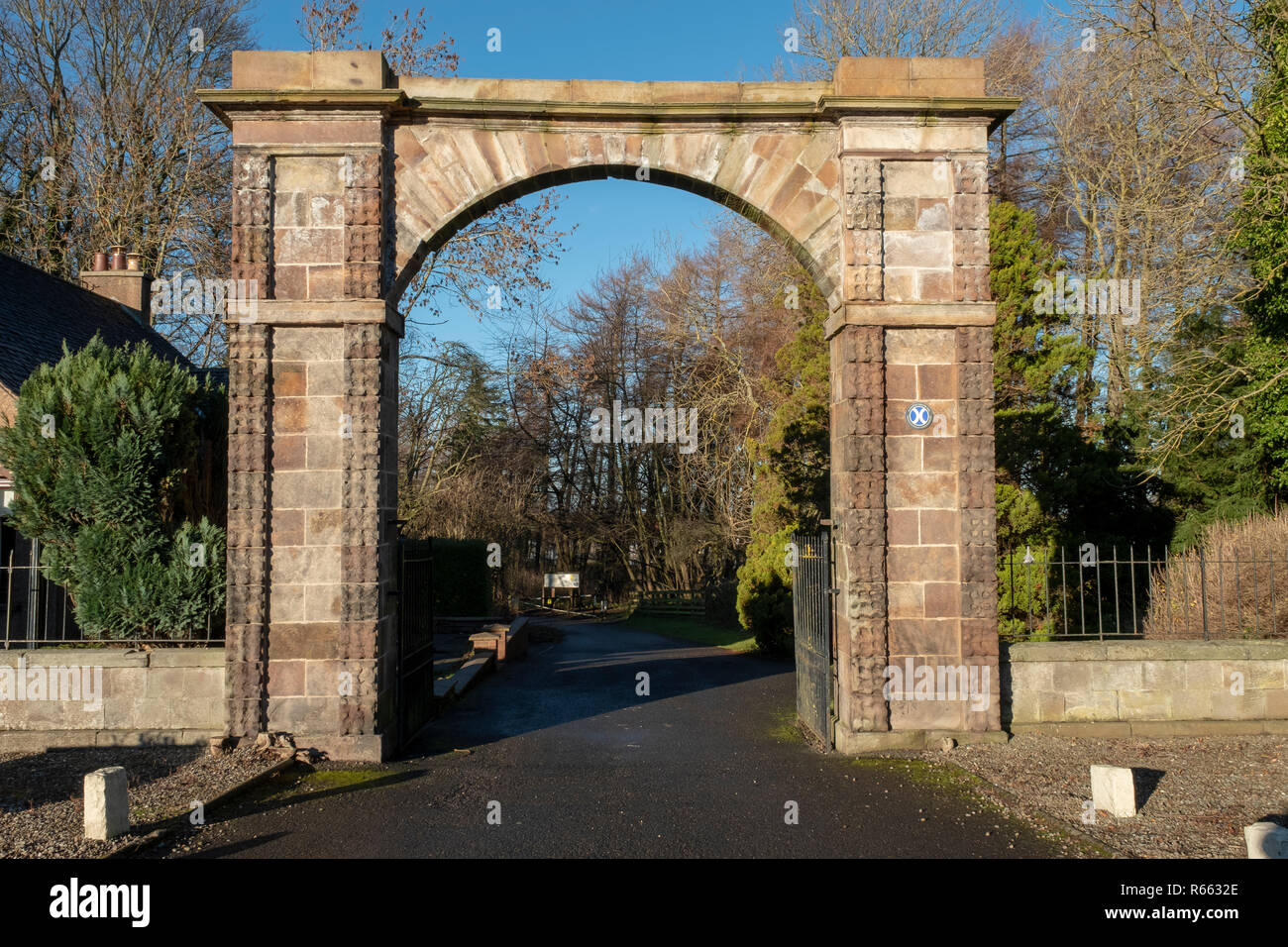 Almondell und Calderwood Country Park Eingang Süd, Ost Calder, West Lothian. Stockfoto